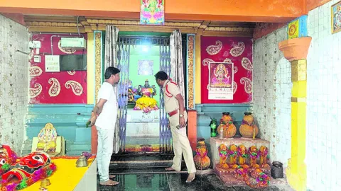 లక్ష్మీదేవర ఆలయంలో చోరీ