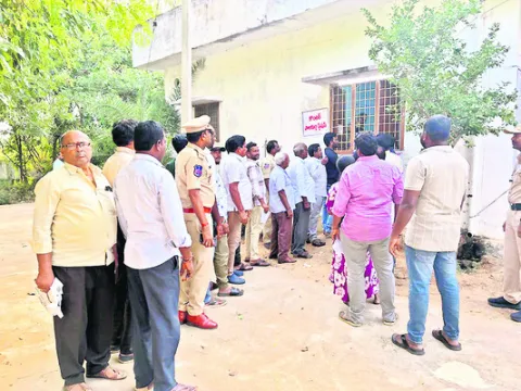 ఒక్కరోజే 133 మద్యం టెండర్లు