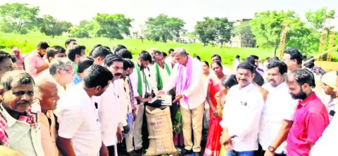 దొడ్డు వడ్లకూ బోనస్ ఇవ్వాలి..