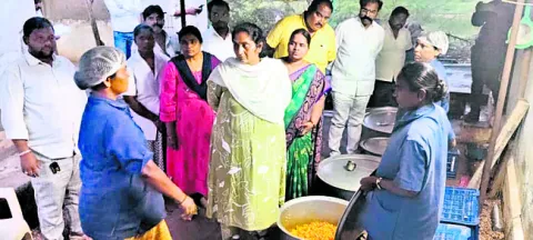 ఇలా ఉంటే ఎలా చదువుతారు?