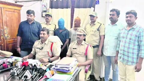 చోరీ కేసుల్లో ఇద్దరి అరెస్టు