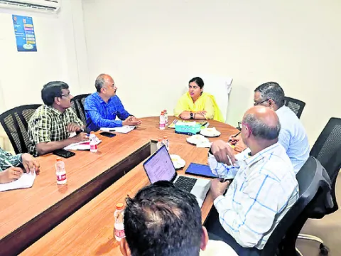 ఆస్పత్రి పనులు పూర్తి చేయాలి