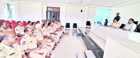 సమర్థవంతంగా  విధుల నిర్వహణ : ఎస్పీ