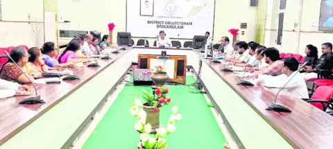 వసతిగృహాల పనులు వేగవంతం చేయాలి