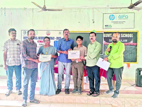 సెమినార్ విజేతలకు ప్రశంసాపత్రాలు