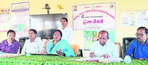 ఇంటిగ్రేటెడ్ ఫామ్స్పై దృష్టి సారించాలి