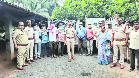 అక్రమ బాణసంచా తయారీ నిందితుల అరెస్ట్