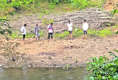 గుర్తు తెలియని మృతదేహం లభ్యం