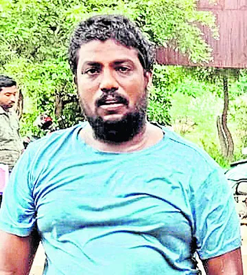 భూరికార్డుల మార్పుపై ఒంటిపై డీజిల్ పోసుకుని నిరసన