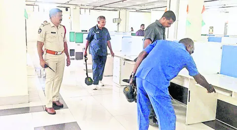 కలెక్టరేట్కు మళ్లీ బాంబు బెదిరింపు