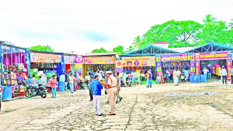 సార్ చెప్పారు.. గిఫ్ట్ బాక్స్ ఇవ్వు!