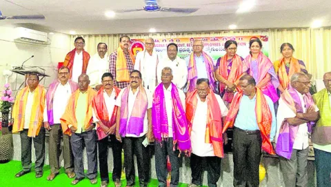 రిటైర్డ్ ఉద్యోగుల సంఘం జిల్లా అధ్యక్షుడిగా లింగన్న