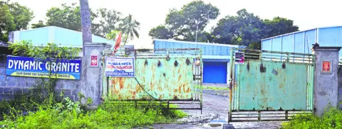 మూతపడినా భారంగా మారిన విద్యుత్ బిల్లులు