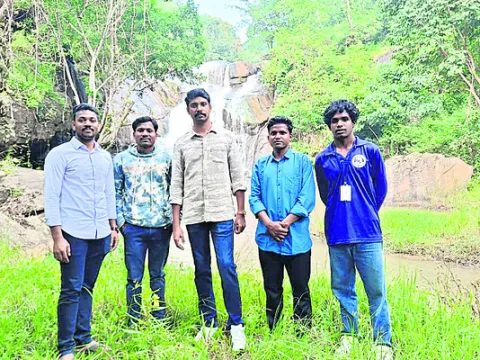 పర్యాటకులకు  రక్షణ కల్పించాలి