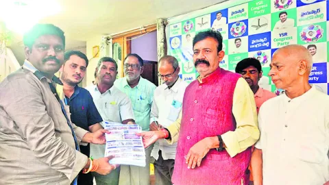 తండ్రీకొడుకుల కుట్రలను గడపగడపకు తెలియజేయాలి