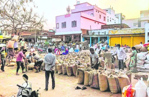జాడలేని కొనుగోలు కేంద్రాలు
