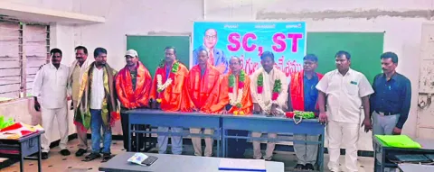 ఎస్సీ, ఎస్టీ ఉద్యోగుల సమస్యలు పరిష్కరించాలి