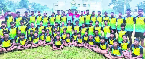 ఎ.కోడూరు విద్యార్థులకు ఆల్రౌండ్ చాంపియన్షిప్