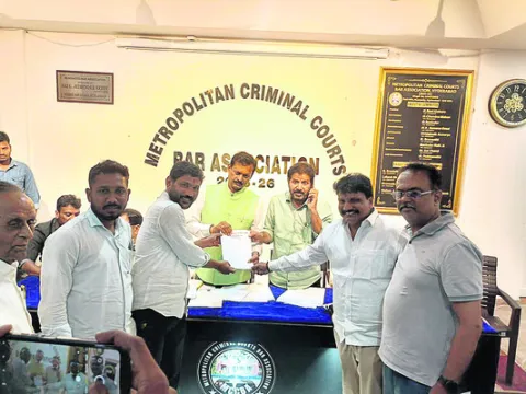 బార్ అసోసియేషన్  ఉపాధ్యక్షుడిగా సురేశ్