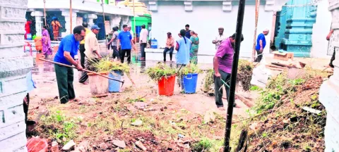 బ్రహ్మనందీశ్వర ఆలయంలో  కోయిల్ ఆల్వార్ తిరుమంజన సేవ