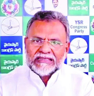 పీపీపీతో మెడికల్ కళాశాలలు బినామీలకు ధారాదత్తం