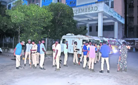 పోలీసుల అదుపులో రియాజ్