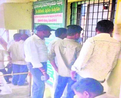 మద్యం సిండికేట్కు చెక్?