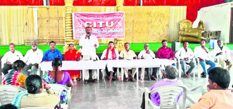 హక్కుల సాధనకు  పోరాటాలే శరణ్యం