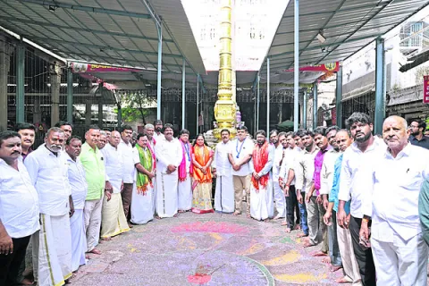 ముక్కంటి సేవలో కల్వకుంట్ల కవిత