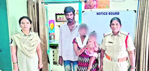 చిన్నారి అప్పగింత