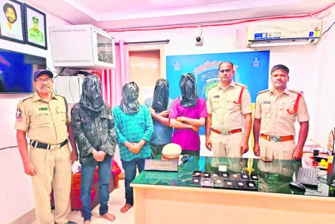 సెల్ఫోన్ దొంగలు అరెస్ట్