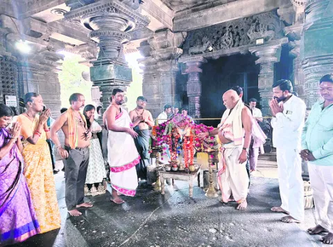 వేయిస్తంభాల ఆలయంలో మాసశివరాత్రి పూజలు