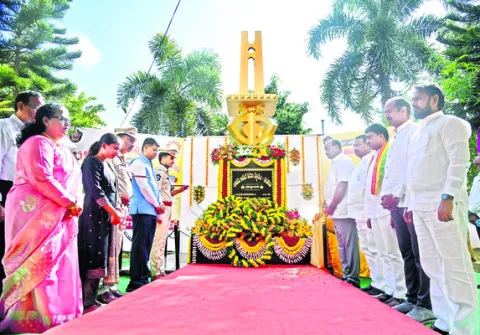 అమరులకు అశ్రు నివాళి
