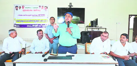 నూనె గింజల ఉత్పత్తిని పెంచాలి