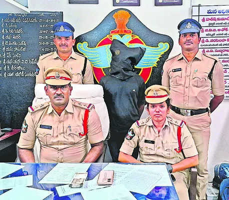 అంతర్ జిల్లా దొంగ అరెస్ట్