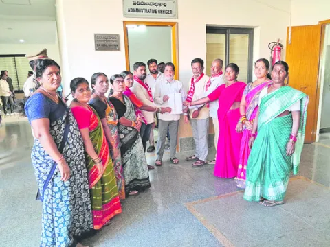 మధ్యాహ్న భోజన కార్మికుల బిల్లులు చెల్లించండి