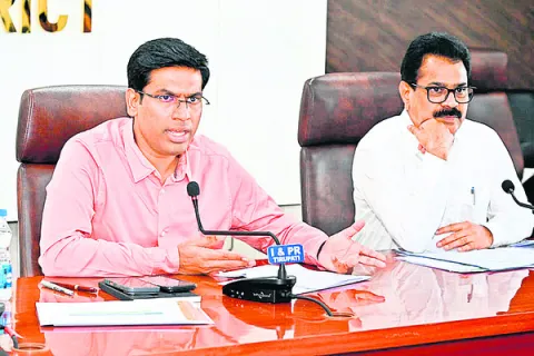 అధికారులు అప్రమత్తంగా ఉండాలి