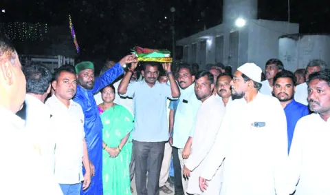 ఉర్సు ఐక్యతకు చిహ్నం..