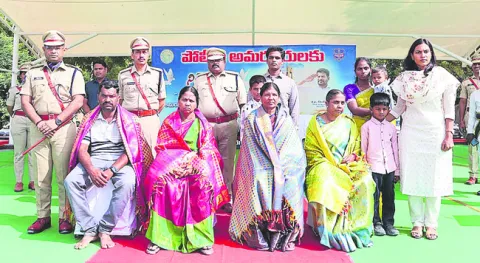 పోలీసు అమరుల త్యాగం మరువలేం