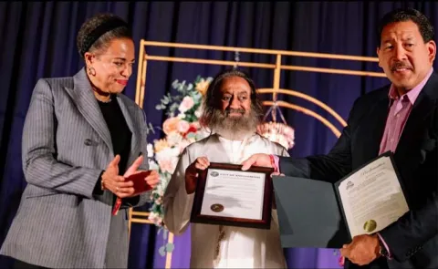 Gurudev Sri Sri Ravi Shankar receives rare honor in US Seattle