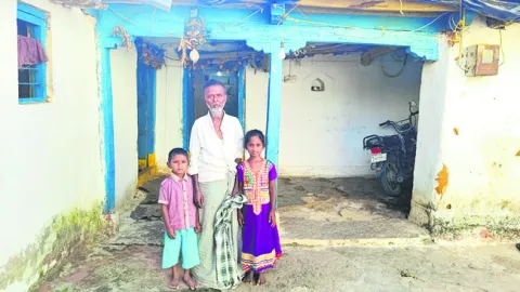 మంటగలుస్తున్న మానవత్వం