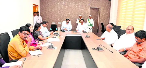 వచ్చే నెల ఒకటి నుంచి పత్తి కొనుగోళ్లు