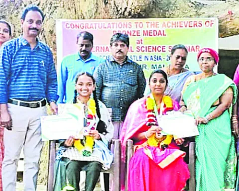 అంతర్జాతీయ సైన్స్ సెమినార్లో ప్రతిభ