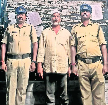 ముగ్గురి మృతికి కారకుడైన లారీ డ్రైవర్కు జైలుశిక్ష