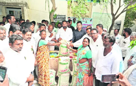 పత్తిసాగులో జిల్లా మూడో స్థానం