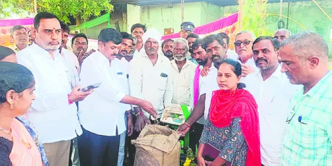 చివరి గింజ వరకు కొంటాం