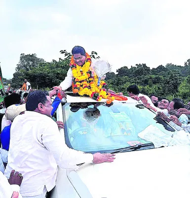 కోడూరుకు అపూర్వ స్వాగతం