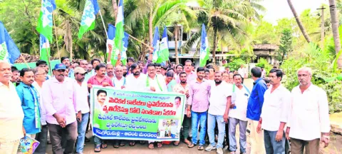 వైద్య విద్యను దూరం చేసే కుట్ర