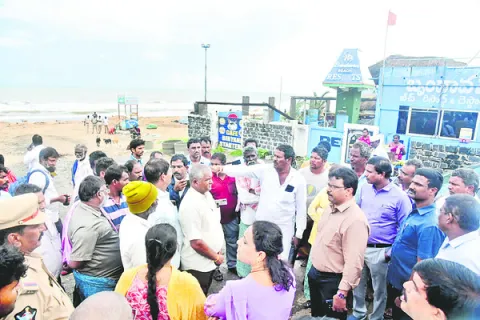 యంత్రాంగం అప్రమత్తంగా ఉండాలి