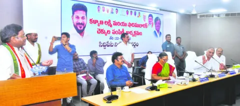మంత్రి వివేక్కు హరీశ్ రావు కౌంటర్